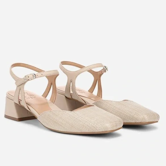 NATURALIZER COMFORT HATTIE STRAPPY DRESS SHOE (WIDE) - Picture 1 of 7